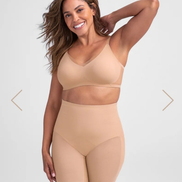 SuperPower Mid-Waist Short - Picture 2 of 9